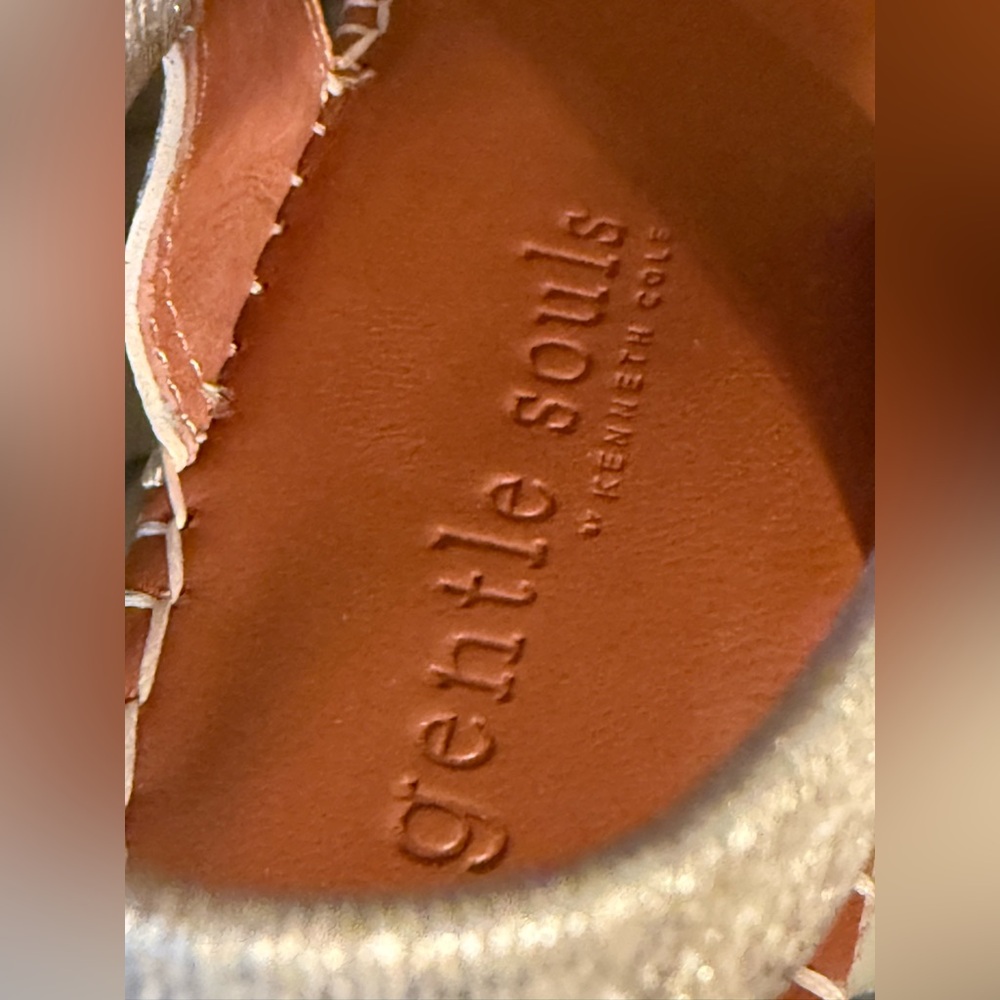 Kenneth Cole Gentle Souls MWT Sz 11 Silver Woven Leather Wedge Sandals (SH164) - Picture 9 of 9